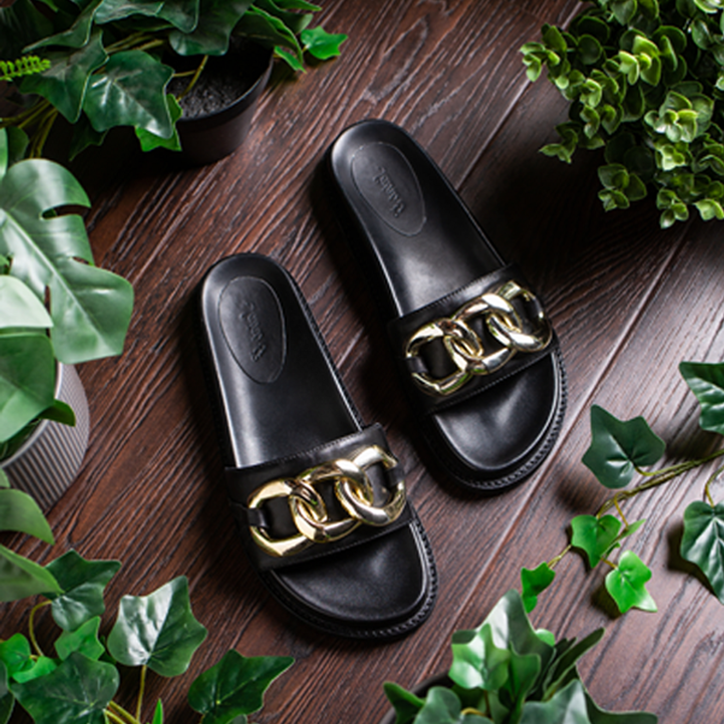 Saint Kiera Black Chain-Link Trim Slides