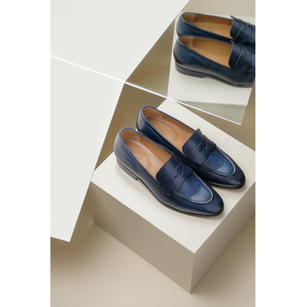 Saint Lukonin Toned Navy Leather Loafers With Set